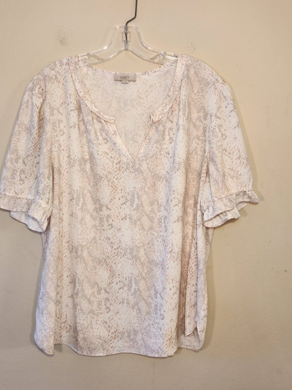 Loft outlet light pink and grey print short sleeve blouse size XL
